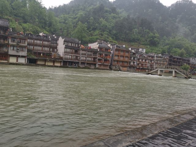 那年走在湘西古城的街道