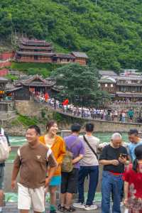 大渡河上鐵索雄關，觸摸長征歷史的血色脈搏