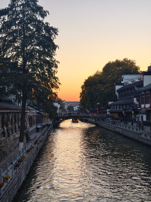 在南京亞朵｜枕秦淮燈火，赴卞之琳詩意之眠