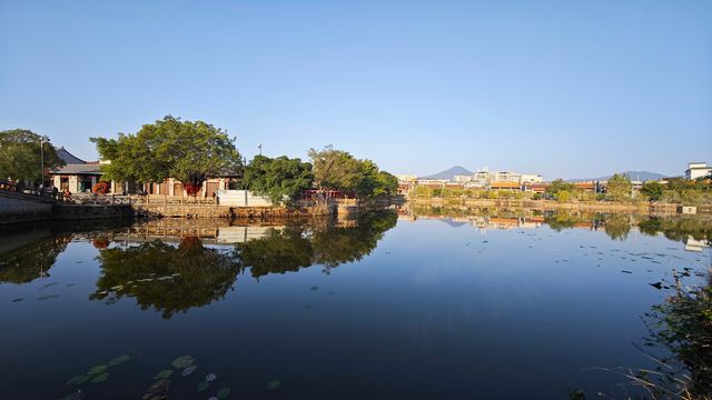 清晨的陽光下,珠璣巷是那麼的純粹、那麼的通透 清晨的陽光下,珠璣巷是那麼的純粹、那麼的通透