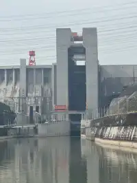 水漲船高,渡兩壩一峽