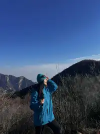 我在南太行女兒梯路線遇到了一棵孤獨的樹