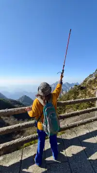 爬黃山，這些裝備和姿勢，明豔出片又實用！