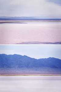 七彩鹽湖與雪山輝映的絕美景觀