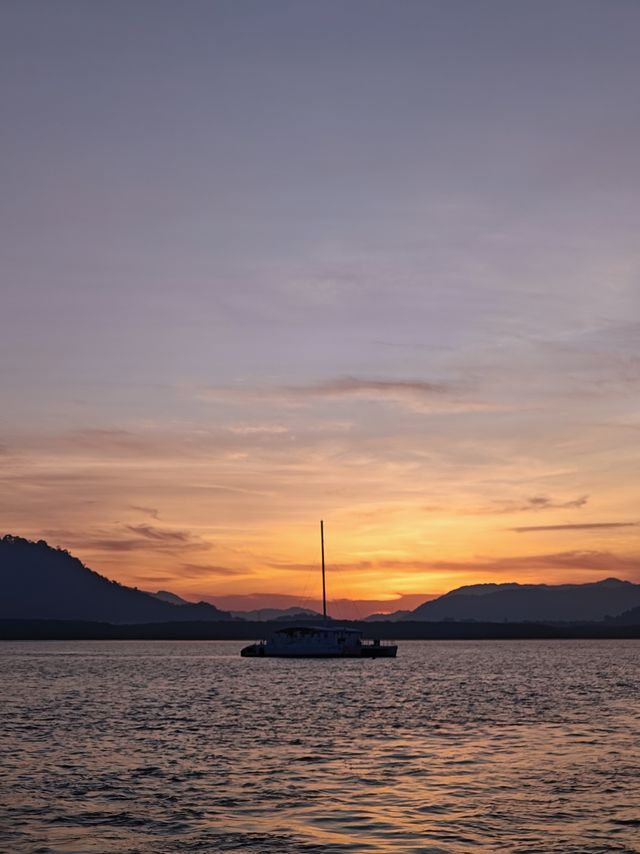 逃進安達曼海的翡翠裡|皮皮島跳島攻略 逃進安達曼海的翡翠裡|皮皮島跳島攻略
