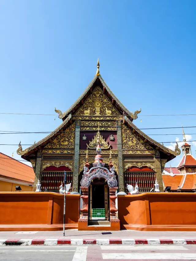 Stumbled upon a tranquil temple in Chiang Mai!