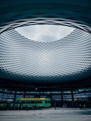 งานแสดงศิลปะระดับโลกอย่าง Art Basel จัดขึ้นที่ศูนย์แสดงสินค้าบาเซิล