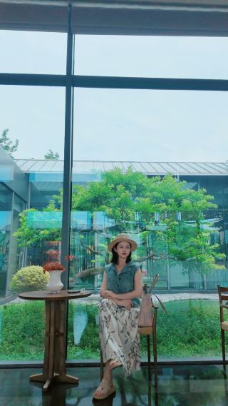 For this private hot spring, I flew to Wuhan | Lake Breeze Dreams at Lanxue This time in Wuhan, I stayed at a hotel with a very poetic name— Wu
