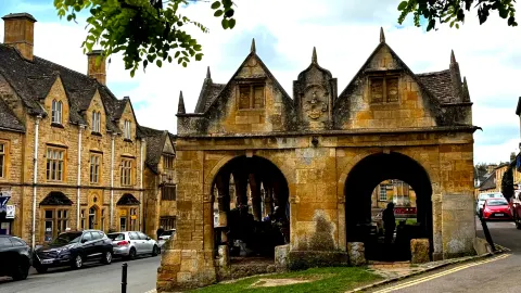 Cotswolds & Wisteria Season Travel Guide — traveler post in Warwick