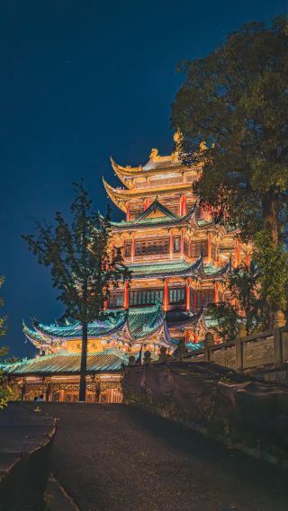 重慶鴻恩寺|赤い壁と金色の瓦、山城の古風な夜景の天井