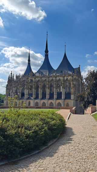 Started the morning in Kutná Hora, an old silver mining town. Visited St. Barbara’s Church. From an engineering perspective, the structural design of the Gothic flying buttresses is highly impressive. The area was quiet, with very few tourists around. For a quick lunch, I found a small street-side tavern away from the main path. Had a plate of local pork stew and bread for about 240 CZK (around 4 OMR). Simple, heavy food.

After lunch, we drove for exactly 4 hours to reach Linz, Austria's third-largest city. It’s a major industrial center—they supply parts for Mercedes-Benz here. It felt much more industrial than touristy.

By 19:30, we walked into the New Cathedral. It is a massive structure, built to hold up to 20,000 people. There was a sermon and organ music playing. I didn’t understand the language, but the acoustic engineering of the high ceilings made the sound incredibly clear and calming. 

Walked back to the hotel around 21:00. The temperature dropped to 17°C, which is freezing for someone used to Muscat weather. Total steps logged today: 14,200.