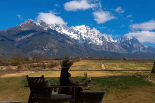 Nestled in the mountains, stay in a romantic ranch at the foot of Jade Dragon Snow Mountain 🏔️