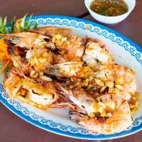 อร่อยฟินกินในแพ อาหารซีฟู้ดสด