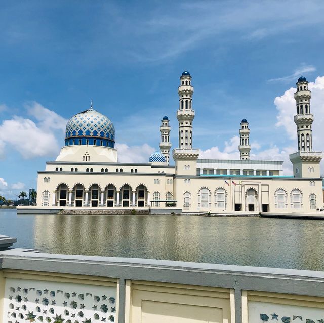 馬來西亞🇲🇾沙巴旅遊景點📍水上清真寺🕌️Floating Mosque (Kota Kinabalu City Mosque)