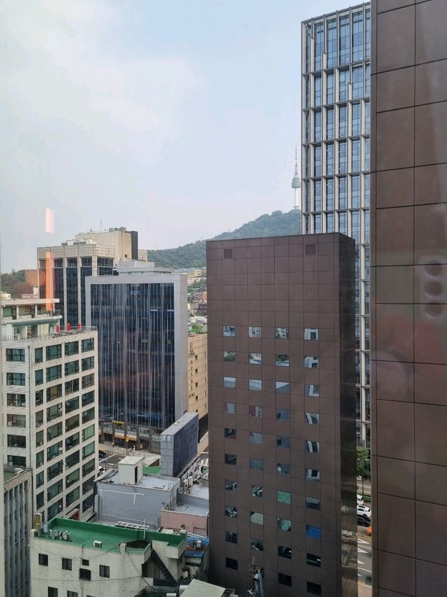 객실 창 밖으로 보이는 남산타워