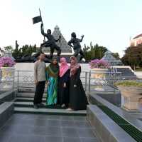 Munomen Tugu Pahlawan สุราบายา อินโดนีเซีย
