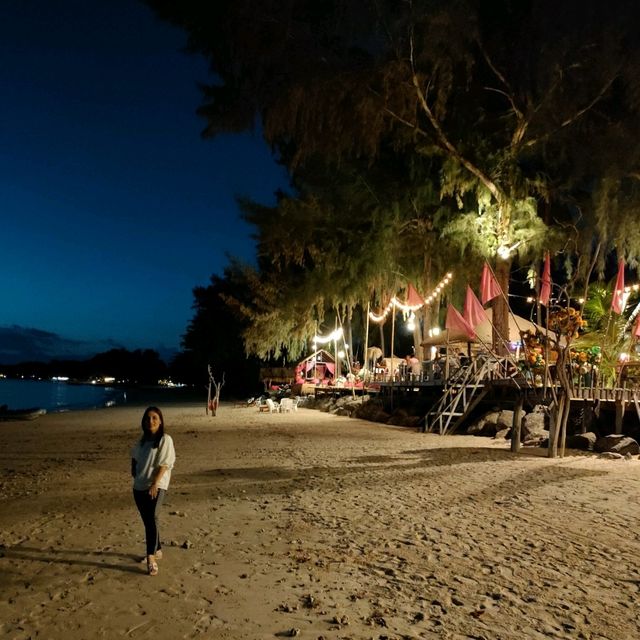 หาดคลองม่วง ยามค่ำคืน
