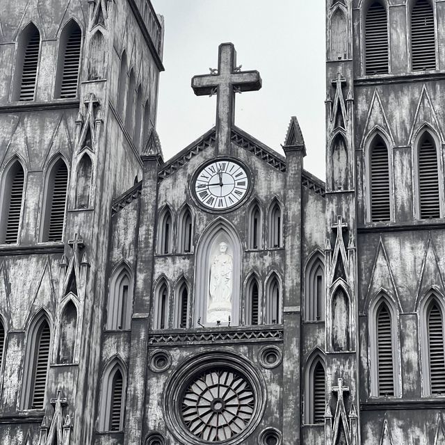  โบสถ์เซนต์โจเซฟ (St. Joseph Cathedral) ⛪️