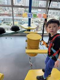 30,000呎超大嘅室內歷險樂園