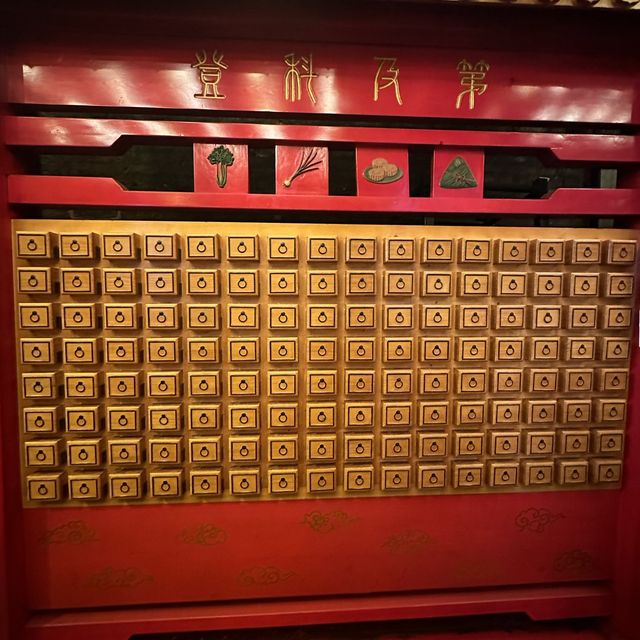 新年最受歡迎一家大細去嘅文武廟 新年最受歡迎一家大細去嘅文武廟