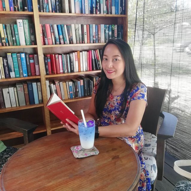 booktree library & café