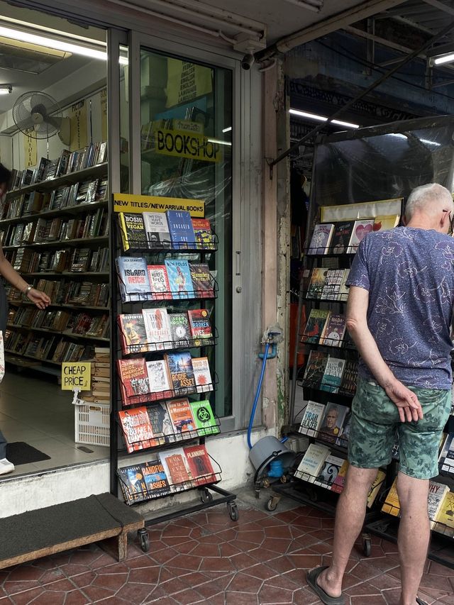 แนะนำ “ร้านหนังสือต่างชาติมือสอง” ที่ถนนข้าวสาร