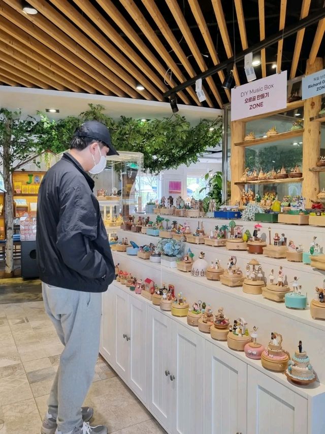 나만의 오르골을 만들수 있는 카페