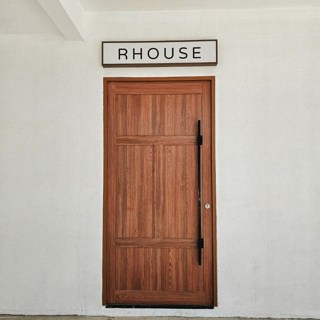 คาเฟ่มินิมอลที่ลำลูกกา  "R HOUSE" 