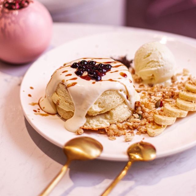 Pinky Dreamy Insta-worthy Cafe: Smile Dessert