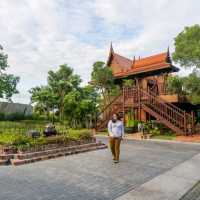 ใส่ชุดไทย พักห้องกว้าง บรรยากาศดี ใกล้สนามบิน