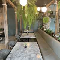 Toplofty Khaoyai | คาเฟ่ฟิลสวนดอกไม้