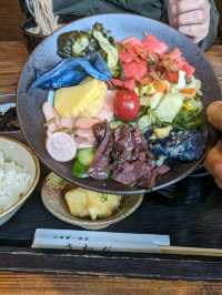 三千院の表参道のにある、お食事処【さわだ】は、和テイストの洒落たインテリアの店内
