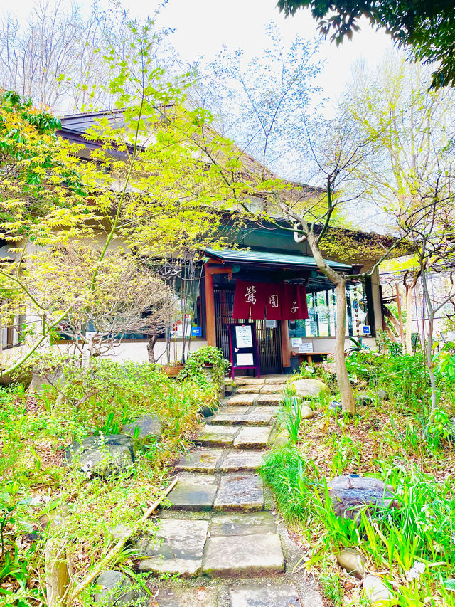【新鶯亭/東京都】上野公園で名物の「鶯だんご」