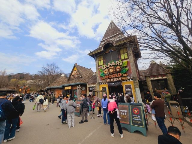 Back to the childhood at Everland