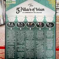 【マレーシア🇲🇾/おとぎ話に出てきそうな可愛らしいピンク色のモスク🕌✨】