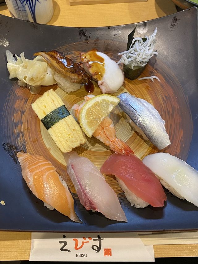 【神戸三宮】サービス握り10貫980円赤だし付