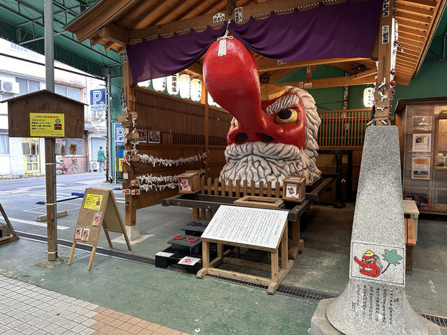 大分・別府。やよい商店街に飾られている『やよい天狗みこし』 