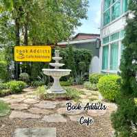 คาเฟ่ของผู้รักการอ่าน Book Addicts cafe and more