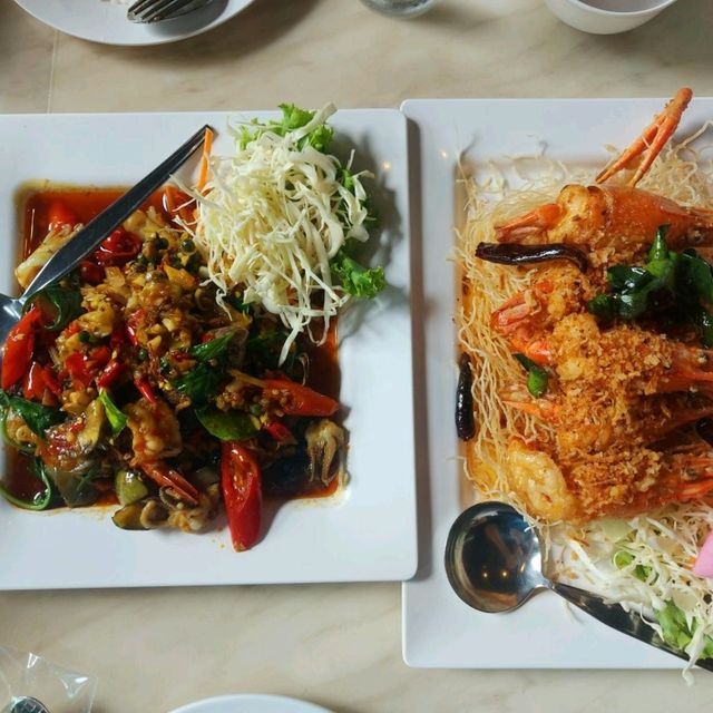 ร้านอาหารอร่อย บรรยากาศดี ชมนก คาเฟ่ นครนายก