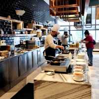 Dining at Avante Hotel