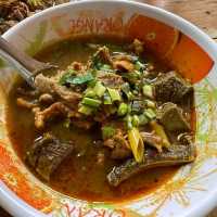 ลาบไก้พันแหวน อาหารพื้นเมืองเเต๊ๆเจ้า