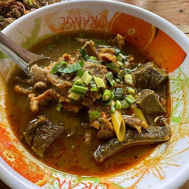 ลาบไก้พันแหวน อาหารพื้นเมืองเเต๊ๆเจ้า