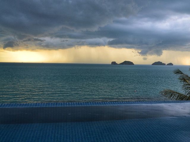 สระว่ายน้ำวิวเกาะ 5 เกาะ