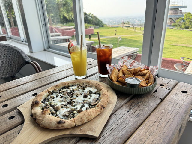 新竹湖口-空ㄟ咖啡 看夜景、夜夕陽的景觀咖啡廳|寵物友善餐廳可帶狗、有廣大的草皮 新竹湖口-空ㄟ咖啡 看夜景、夜夕陽的景觀咖啡廳|寵物友善餐廳可帶狗、有廣大的草皮