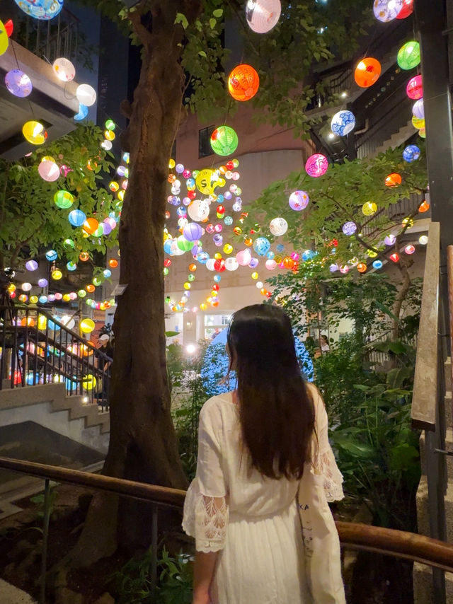 香港打卡｜充滿中秋氣氛的藍屋🩵