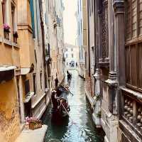"Exploring Venice by Kayak: A Unique Perspective on the City"