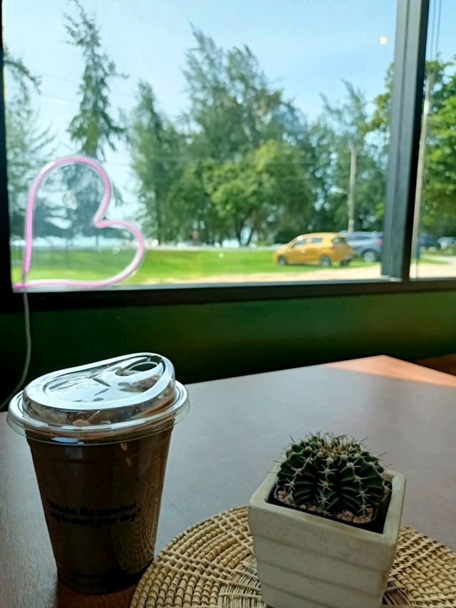 คาเฟ่ลับในค่ายติดทะเล