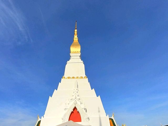 สักการะพระธาตุเชิงชุม คู่บ้านคู่เมืองสกลนคร