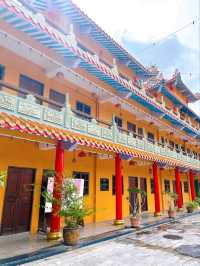 Black Dragon Cave Temple in Yong Peng 