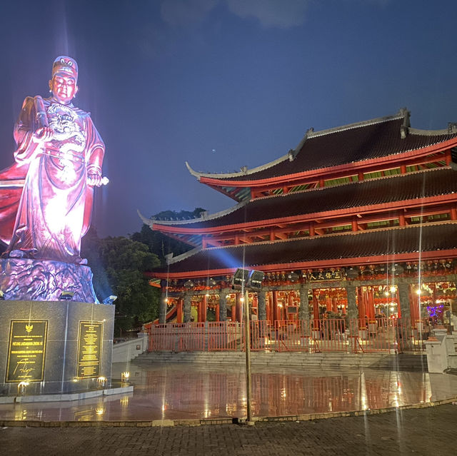 The majestic and awe-inspiring Sam Poo Kong Temple